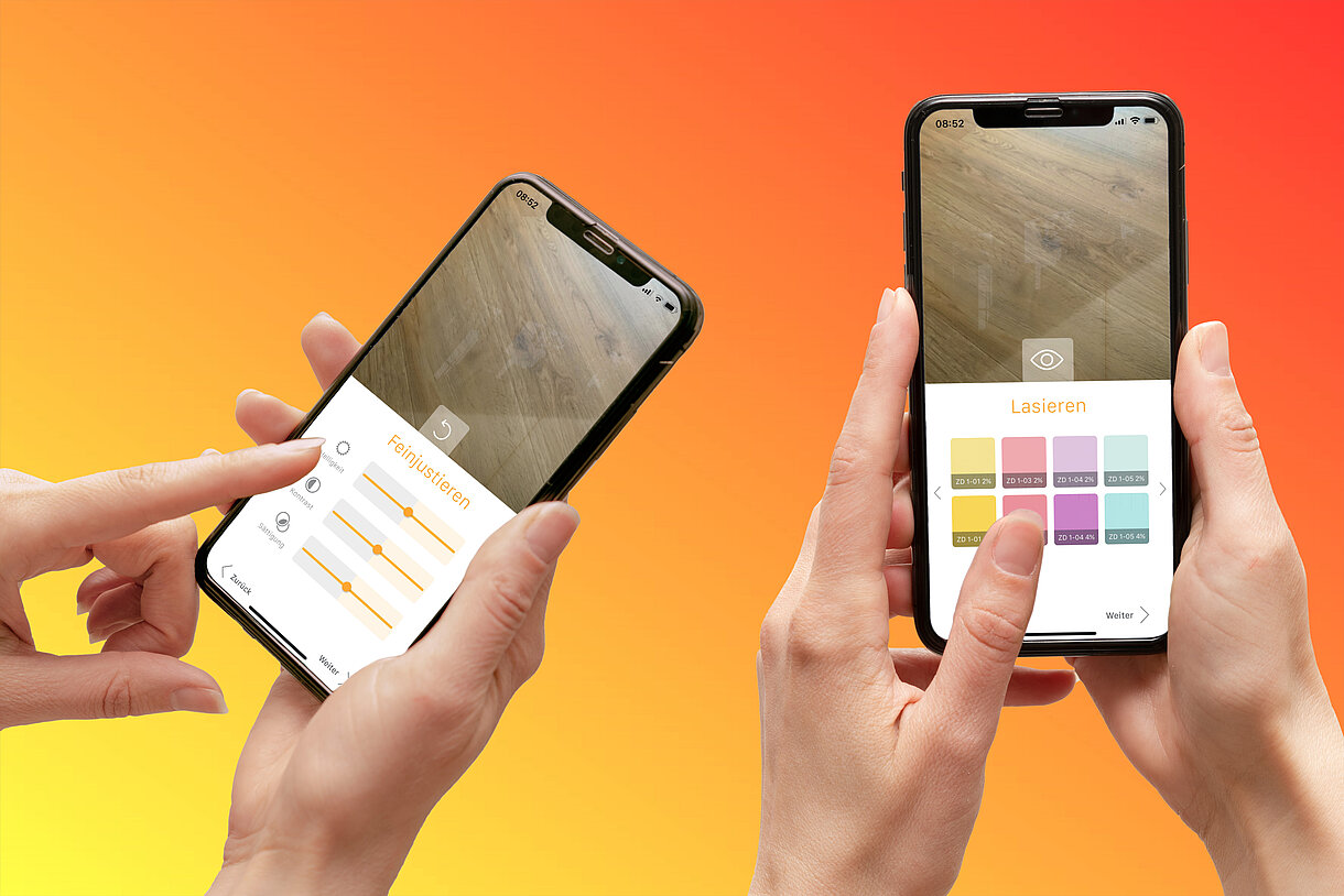 Két személy a saját okostelefonján használja a COLOR WRITER alkalmazást
